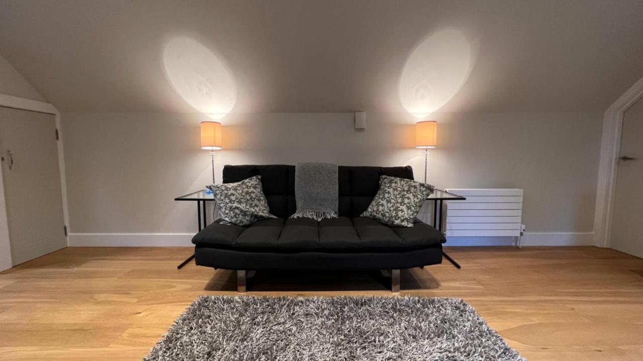 New 1bd Contemporary Flat Upper Apartment Dunblane